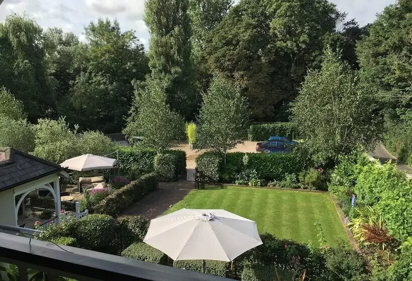 Hostelli Wingrove House