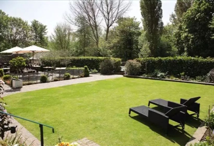 Hostelli Wingrove House