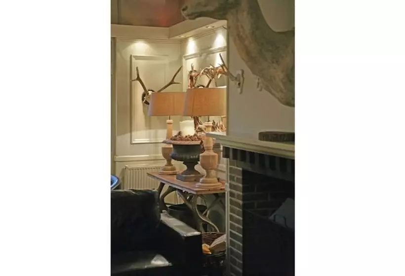 Hostelli Wingrove House