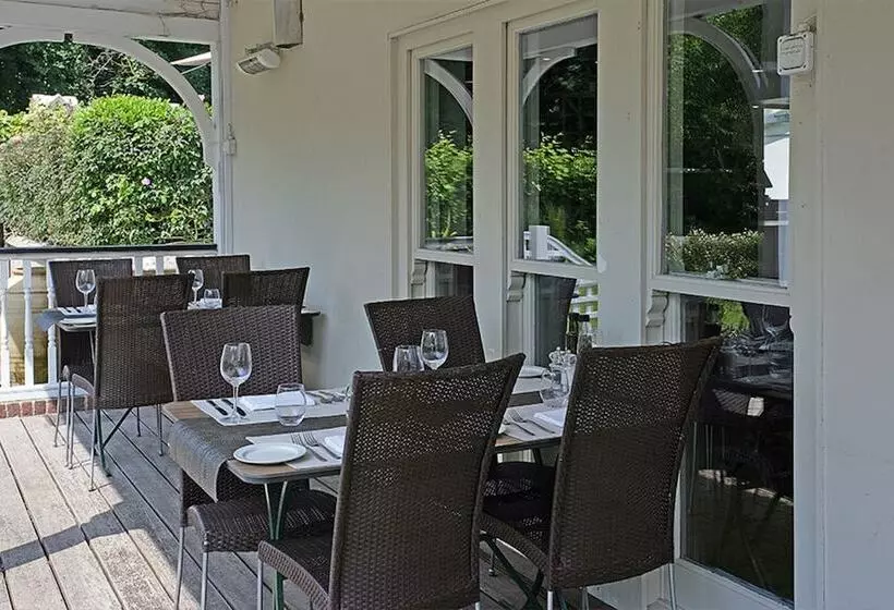 Hostelli Wingrove House