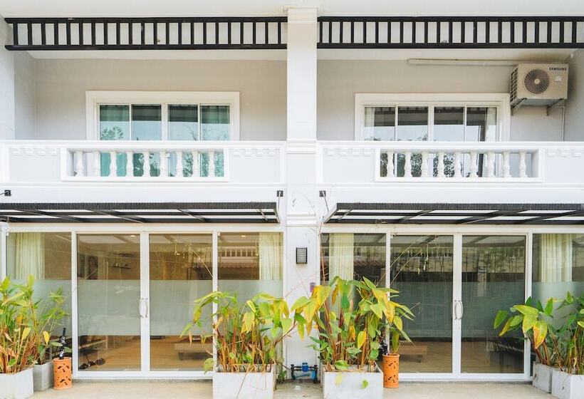 ホテル Isara Khao Lak