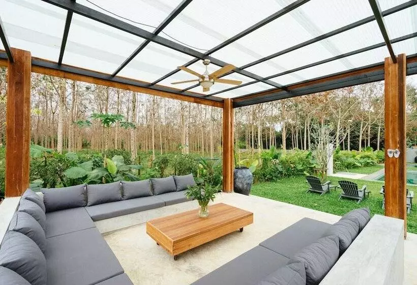 هتل Isara Khao Lak