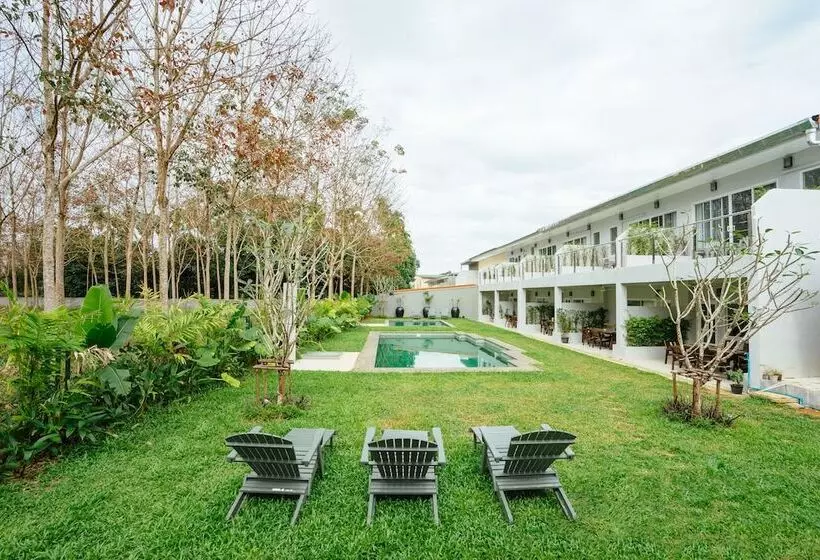 هتل Isara Khao Lak