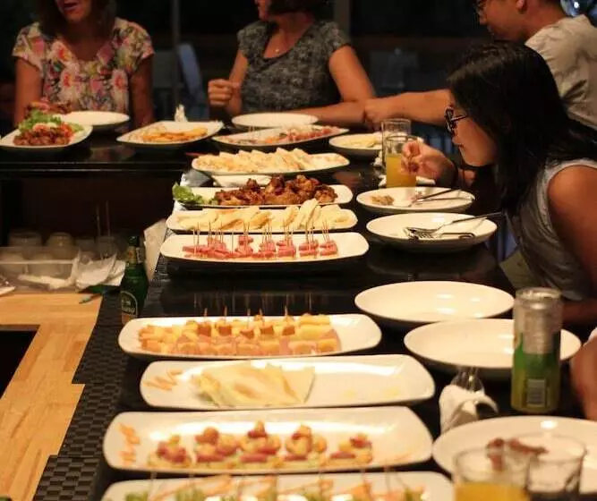 هتل Isara Khao Lak