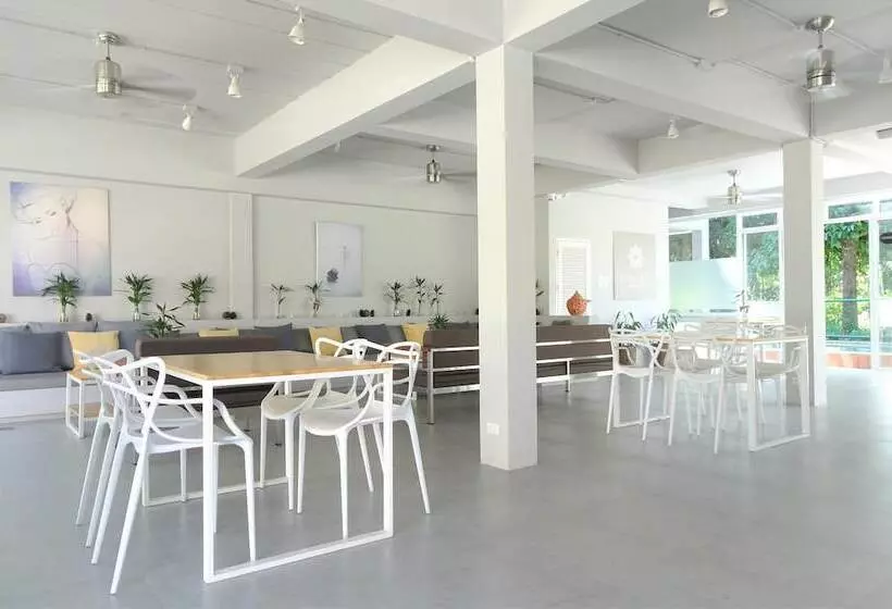 هتل Isara Khao Lak