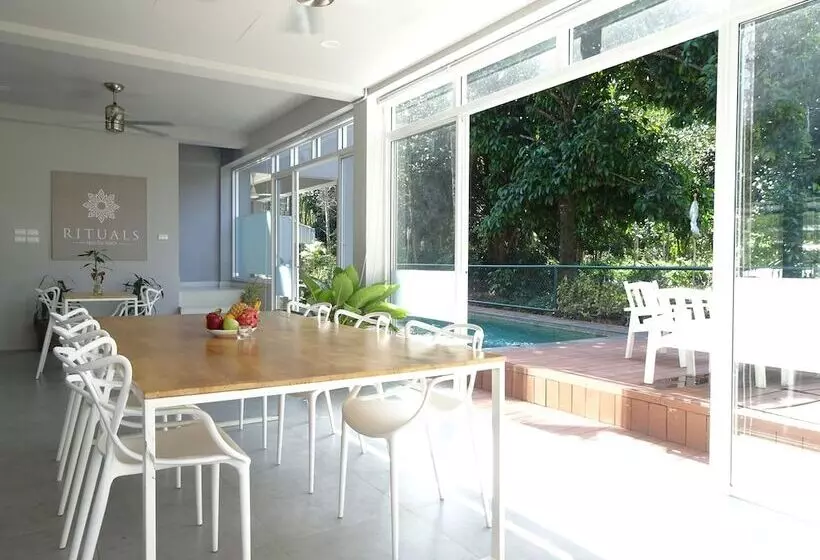 هتل Isara Khao Lak