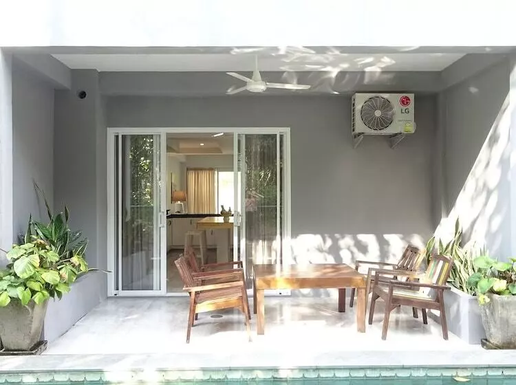 هتل Isara Khao Lak