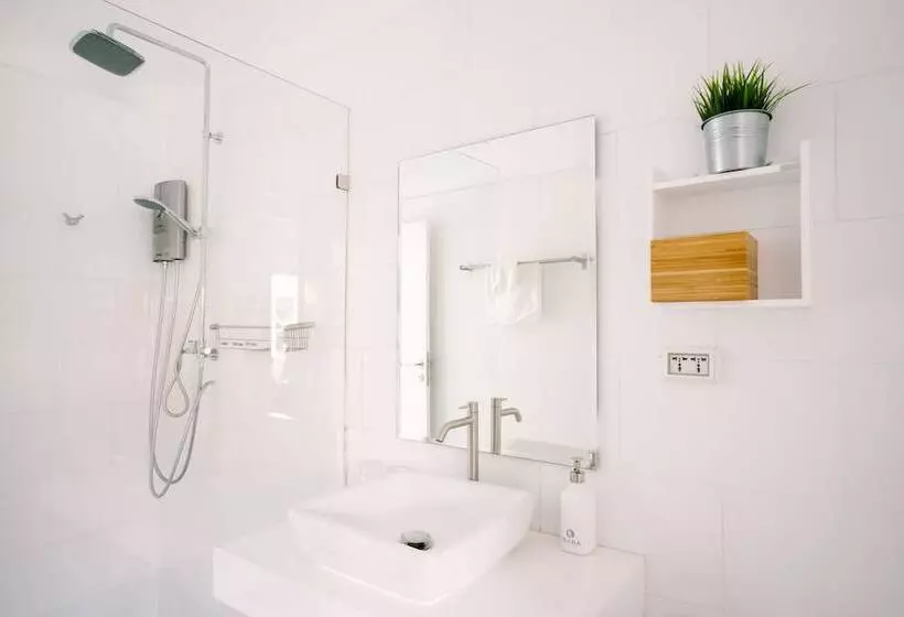 هتل Isara Khao Lak