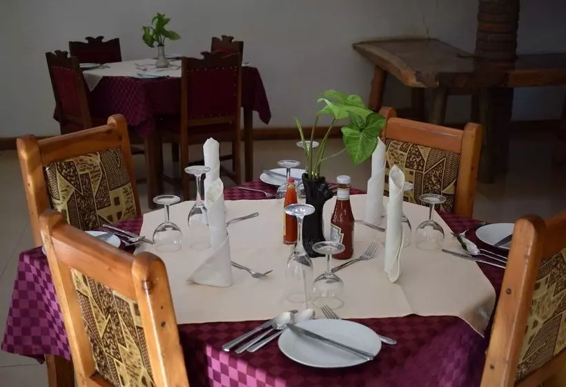 هتل Ngorongoro Lodge & Campsite