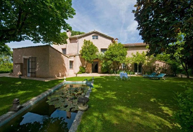 پانسیون Le Mas Du Chanoine