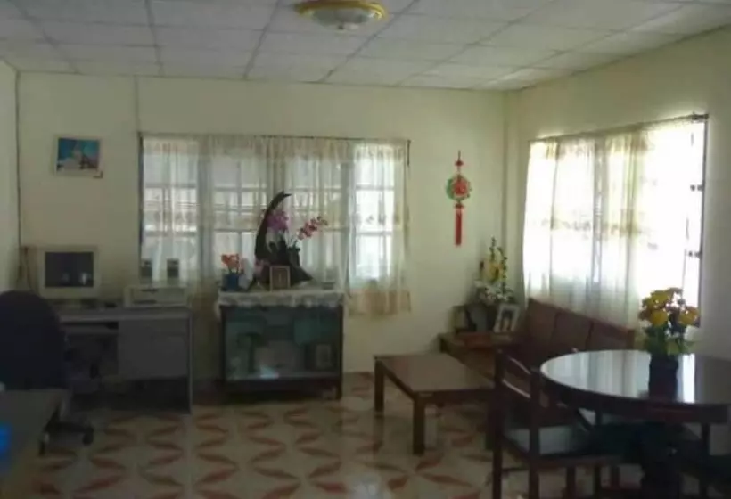 ペンション Sunflower Guest House Lopburi