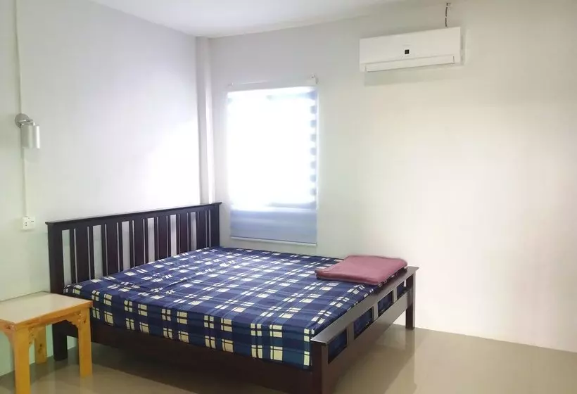 ペンション Sunflower Guest House Lopburi