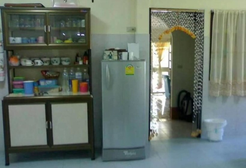 بنسيون Sunflower Guest House Lopburi