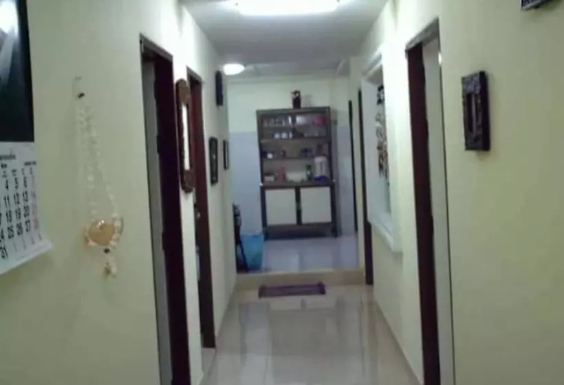 ペンション Sunflower Guest House Lopburi