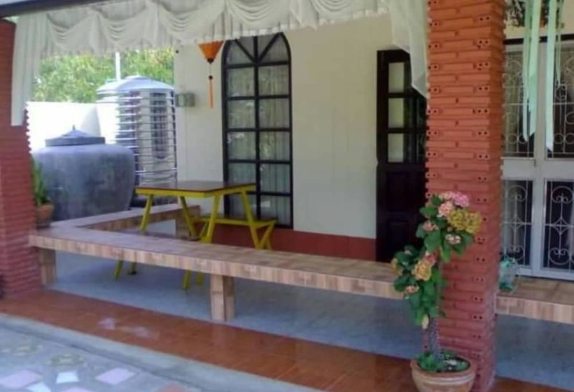 بنسيون Sunflower Guest House Lopburi