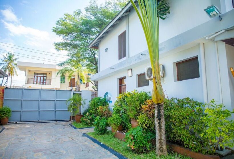 Saadani Tourist Center Hostel