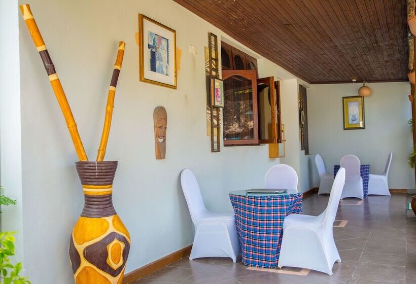 Saadani Tourist Center Hostel