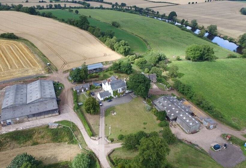 مبيت وإفطار Benhall Farm Holidays