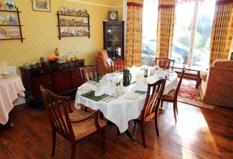 مبيت وإفطار Benhall Farm Holidays