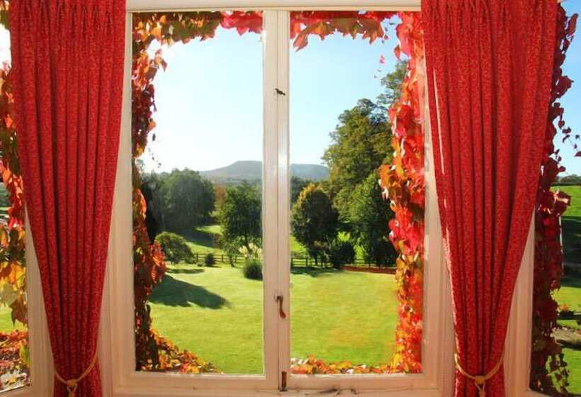 مبيت وإفطار Benhall Farm Holidays