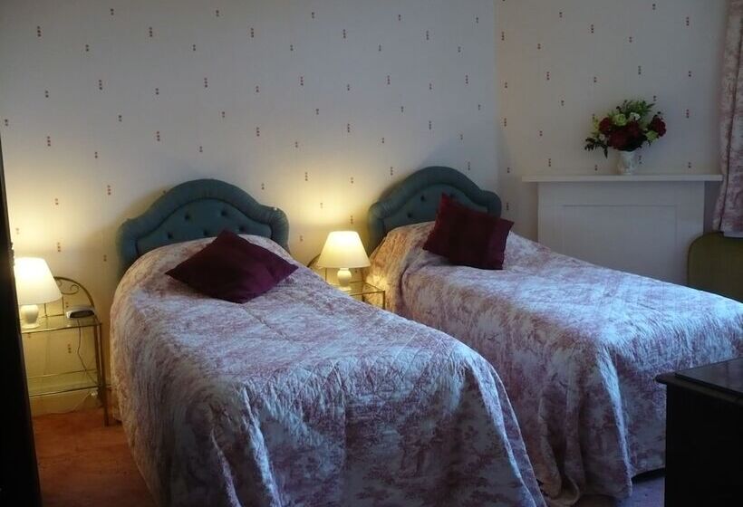 مبيت وإفطار Benhall Farm Holidays