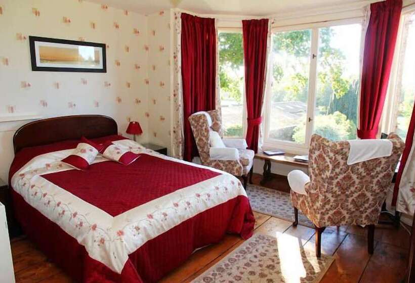 مبيت وإفطار Benhall Farm Holidays