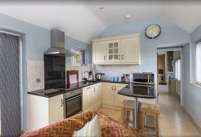 مبيت وإفطار Hillside Holiday Cottages