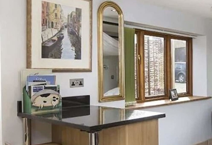 مبيت وإفطار Hillside Holiday Cottages