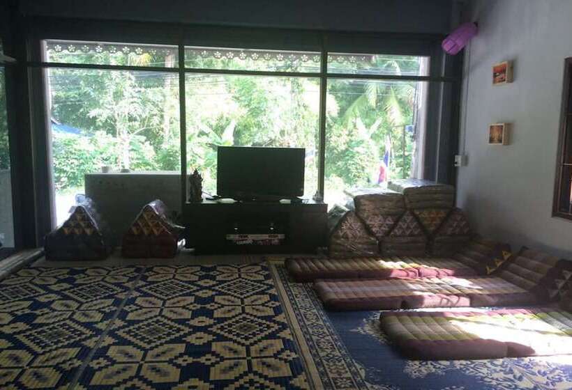 Domingo Hostel Phangan