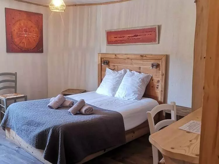 Hostelli Auberge Les 2 Moucherolles