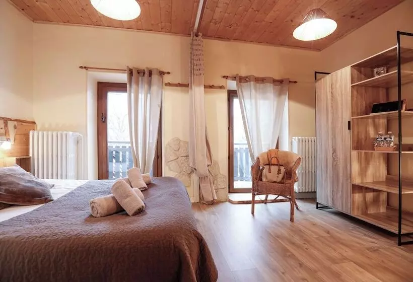 Hostelli Auberge Les 2 Moucherolles