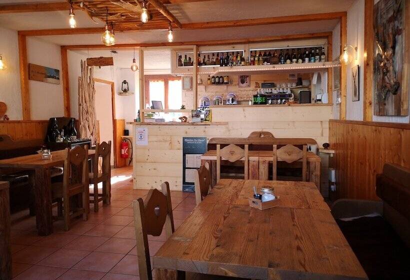 簡易ホテル Auberge Les 2 Moucherolles