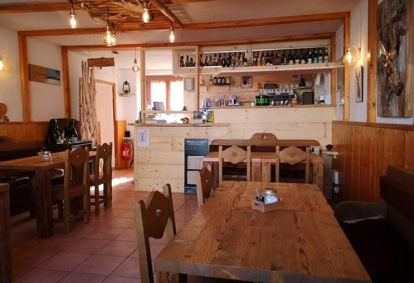 Hostelli Auberge Les 2 Moucherolles