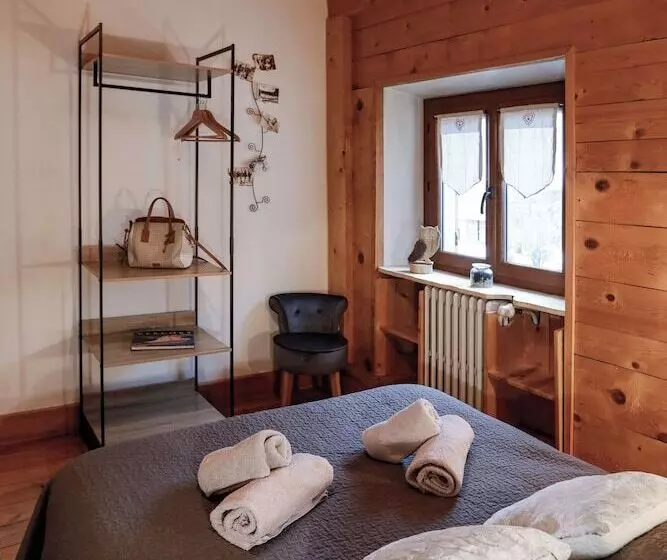 Hostelli Auberge Les 2 Moucherolles