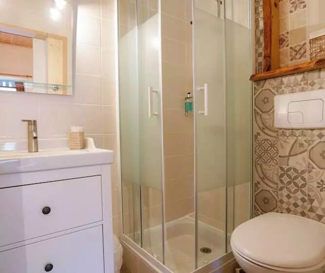 Hostelli Auberge Les 2 Moucherolles