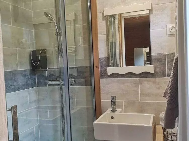 Hostelli Auberge Les 2 Moucherolles