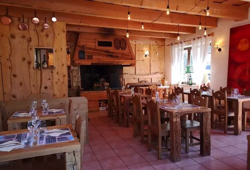 Hostelli Auberge Les 2 Moucherolles