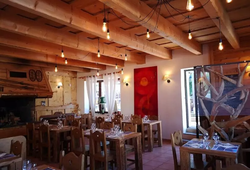 Hostelli Auberge Les 2 Moucherolles