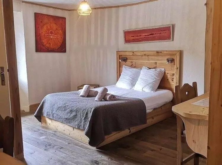 Hostelli Auberge Les 2 Moucherolles