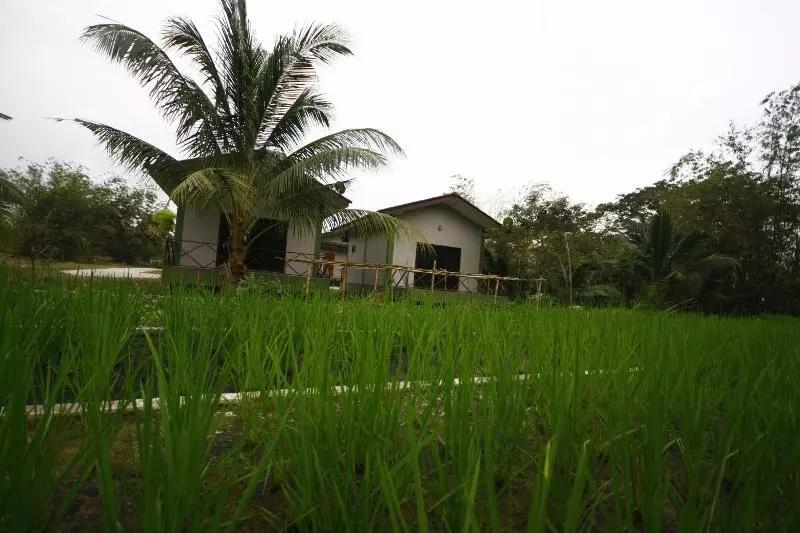 هتل Long Lake Resort