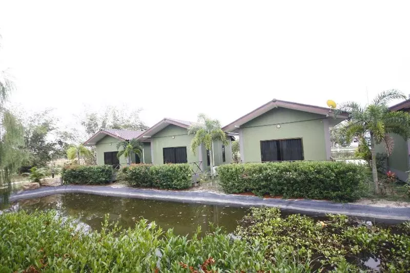 هتل Long Lake Resort