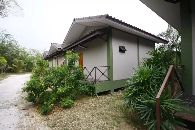 هتل Long Lake Resort