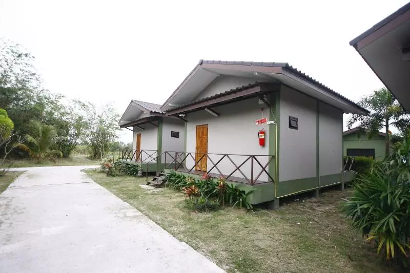 هتل Long Lake Resort