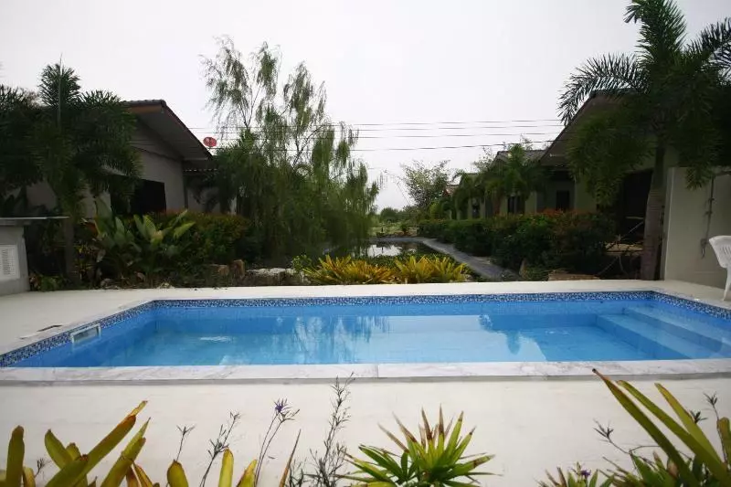 هتل Long Lake Resort