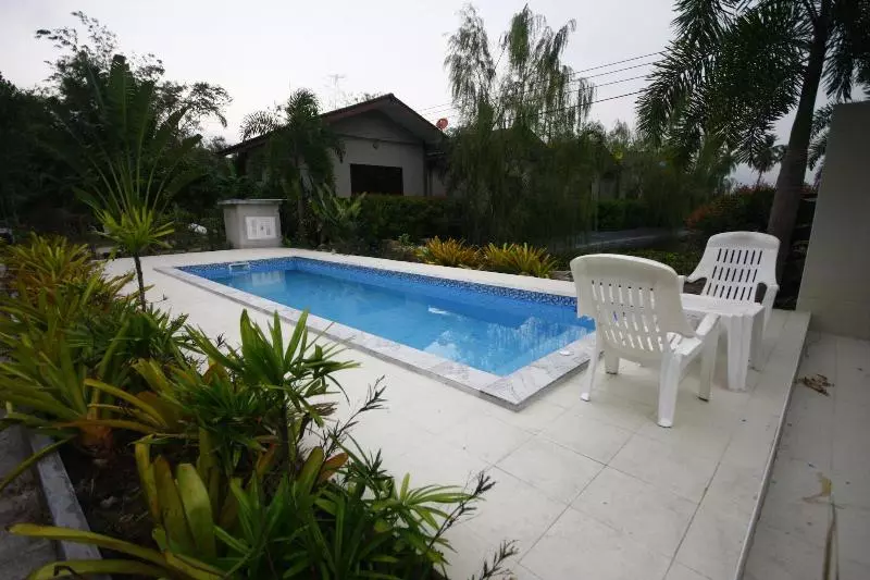 هتل Long Lake Resort