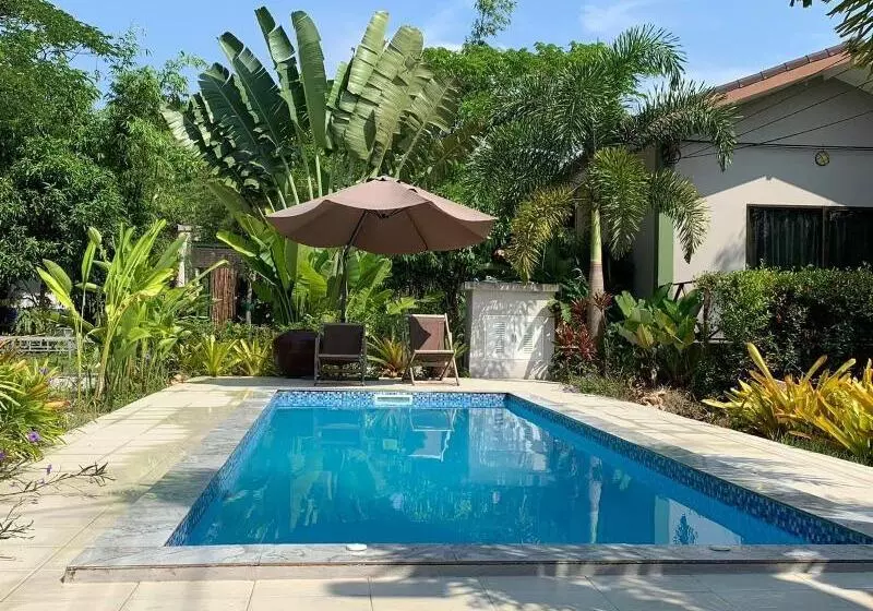 هتل Long Lake Resort