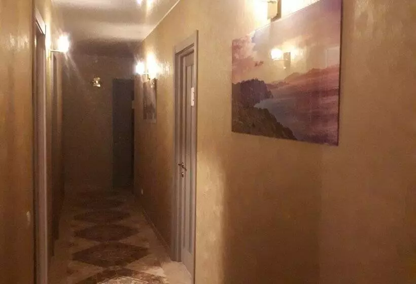 هتل The Apartments