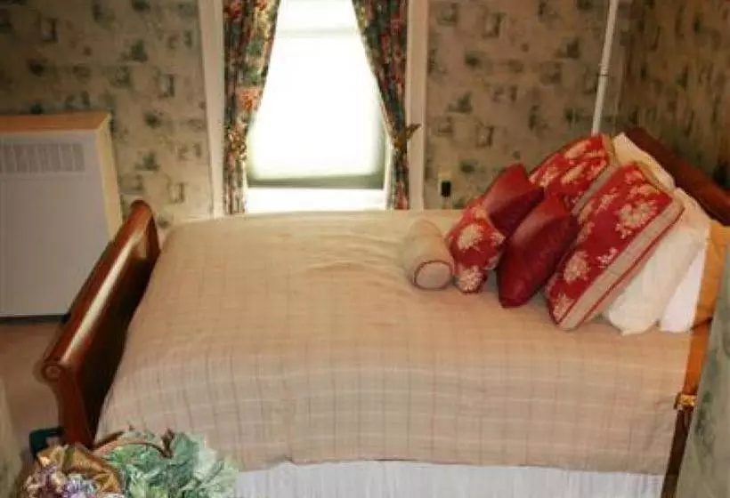 M&m Victorian Bed And Breakfast