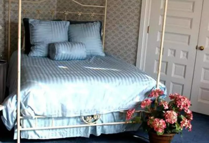 M&m Victorian Bed And Breakfast
