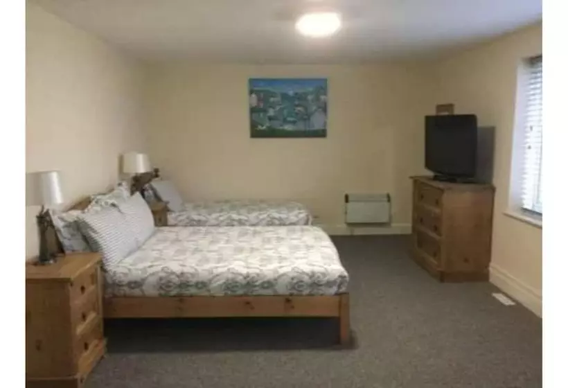 T & J Motel